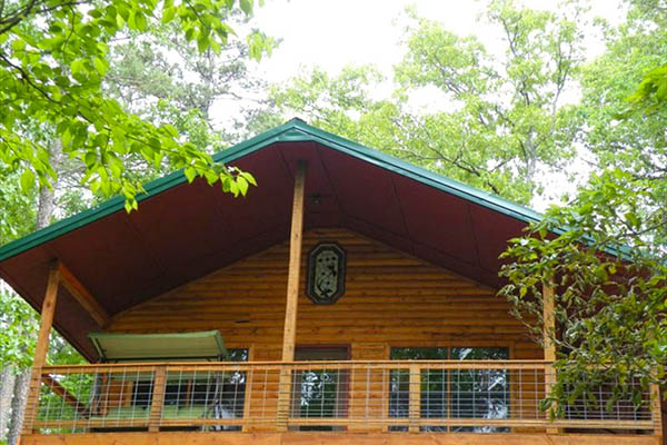 Missouri Romantic Couples Dogwood Cabin
