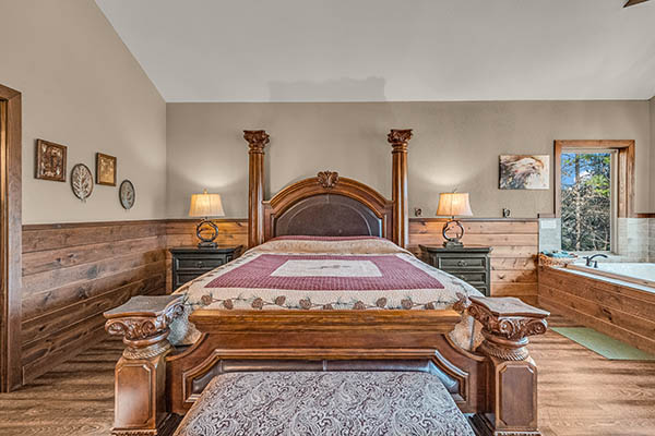 River Falls Treehouse Cabin for two