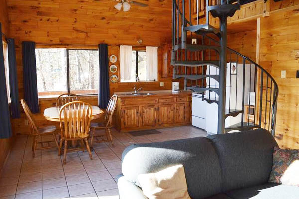 Missouri family getaway cabin for 6 guests